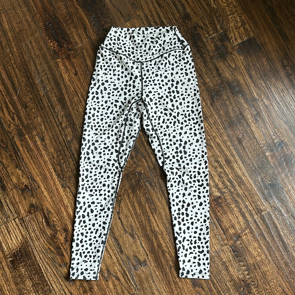 Balance athletica snow leopard legging